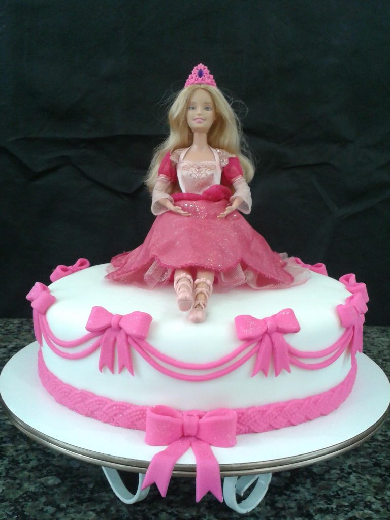 Bolos Decorados: Bolo Decorado Barbie Princesa e Cupcakes