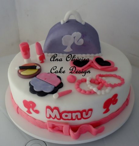 Glow cake - Maleta de Maquiagem  Bolo aniversario infantil, Bolos de  aniversário de maquiagem, Bolo de chantininho