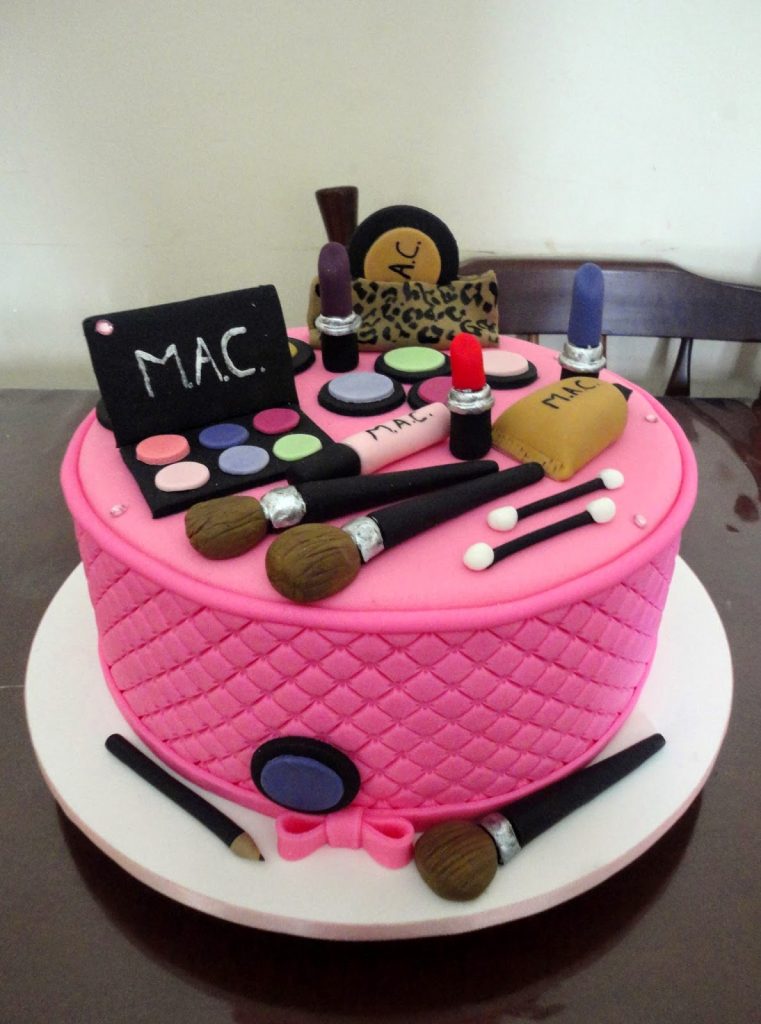bolo de maquiagem rosa