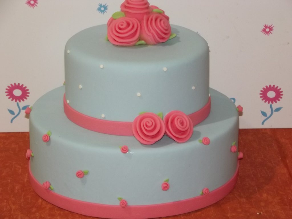 bolo de noivado azul e rosa