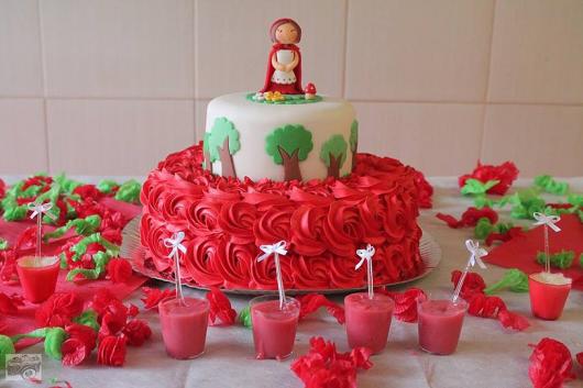 Bolo Chapeuzinho Vermelho com glacê: #bolosdecorados #aniversario #festa  #festaadulto #confeitaria #…