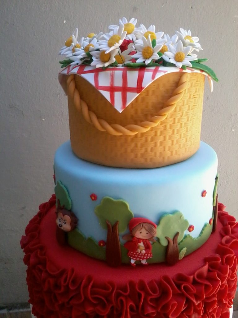 Bolo Chapeuzinho Vermelho 2 andares: #bolosdecorados #aniversario