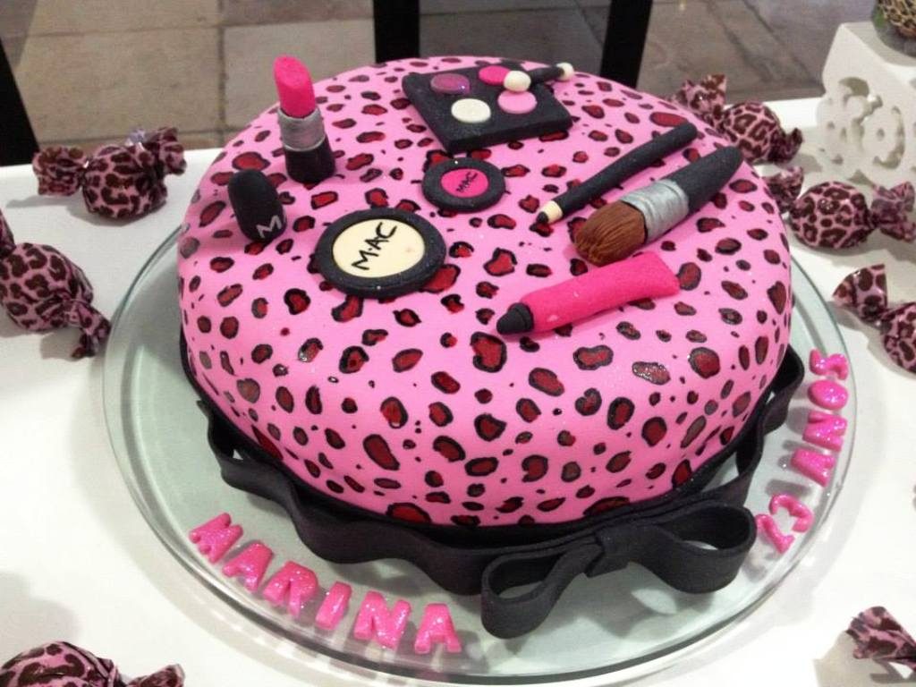 Bolo de Oncinha rosa e preto