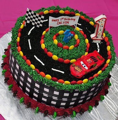 Bolo dos Carros quadrado: #bolosdecorados #aniversario #festa #festamenino  #bolodoscarros #carros