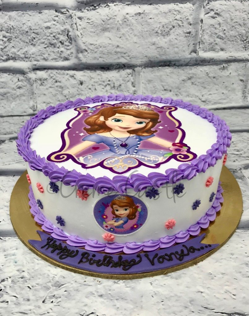 bolo da princesa sofia com chantilly #decoraçãofestainfantil  #decoraçãofesta #aniversárioinfantil #prin…