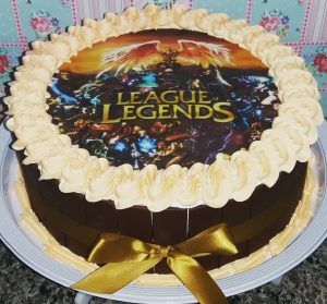 Bolo do jogo League of Legends. Bolo - Mimos de Mãe Cake