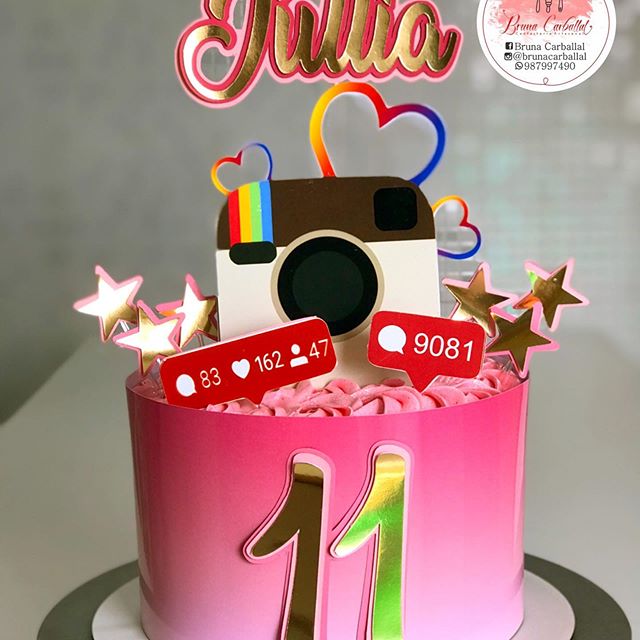 Confeitaria De Sucesso no Instagram: “🍰 OLHA QUE PERFEITOO! Qual sua not…   Decoração do bolo de aniversário, Bolo de aniversario adulto, Bolo lindo  de aniversário